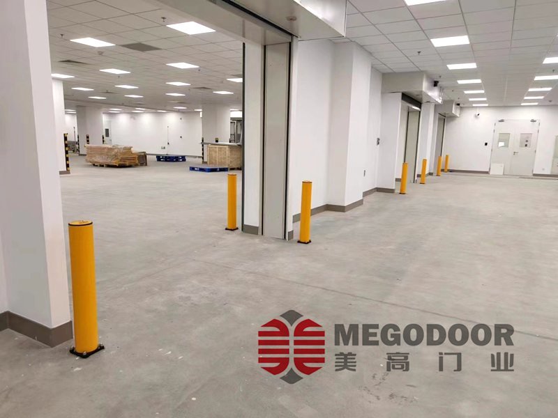 柔性防撞柱在物流厂房中的应用优势插图2